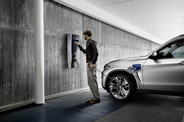 「BMWがプラグインハイブリッドX5コンセプトをNYで発表」の10枚目の画像