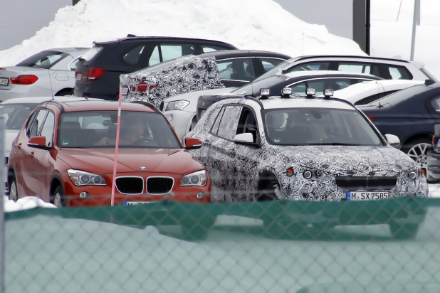 「BMW X1現行モデルと並んだ新型を2ショットスクープ!」の8枚目の画像