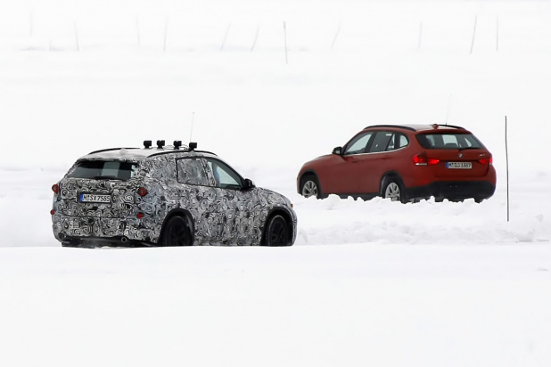 「BMW X1現行モデルと並んだ新型を2ショットスクープ!」の11枚目の画像