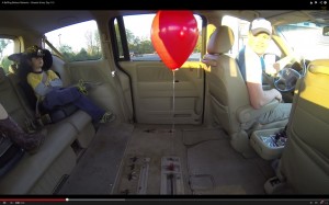Baloon_in_Car_02