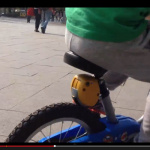 「子供の飛び出しを防げ! 自転車用リモコンブレーキが登場【動画】」の2枚目の画像ギャラリーへのリンク