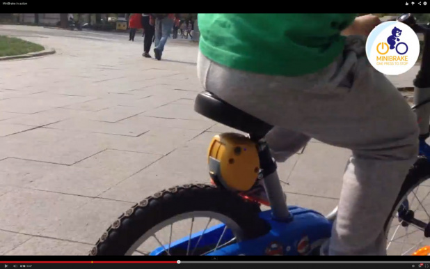 「子供の飛び出しを防げ! 自転車用リモコンブレーキが登場【動画】」の2枚目の画像