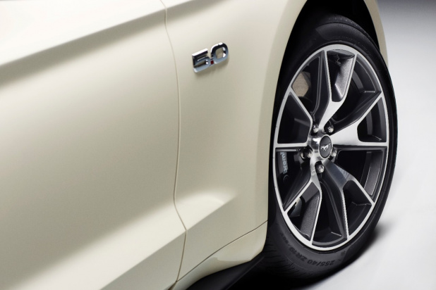 「フォード新型「マスタング」画像ギャラリー ― 注目のマスタング50周年記念車」の6枚目の画像