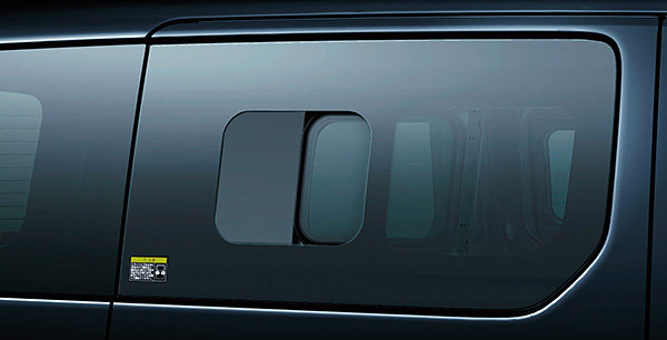 「やっと乗用車へ参入? 日産NV200バネットに質感を高めた新グレードを設定」の4枚目の画像