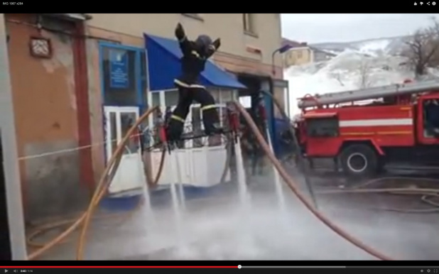 「ロシア消防士の遊びが超楽しそう！【動画】」の2枚目の画像