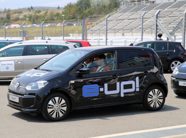 「VW「e-up!」の滑らかな走行フィーリングを体感!【VW Fest 2014】」の14枚目の画像