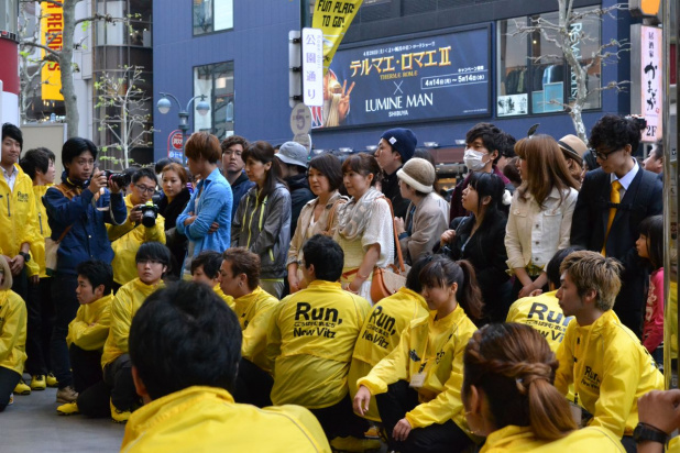 「渋谷の通行人まで巻き込む（？）フラッシュモブで新型ヴィッツお披露目」の5枚目の画像