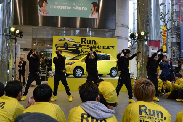 「渋谷の通行人まで巻き込む（？）フラッシュモブで新型ヴィッツお披露目」の6枚目の画像