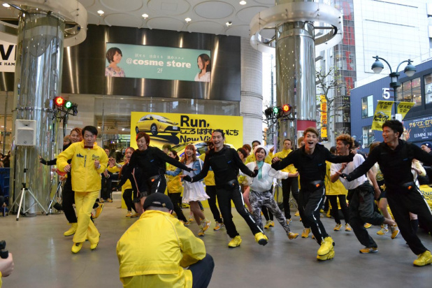 「渋谷の通行人まで巻き込む（？）フラッシュモブで新型ヴィッツお披露目」の7枚目の画像