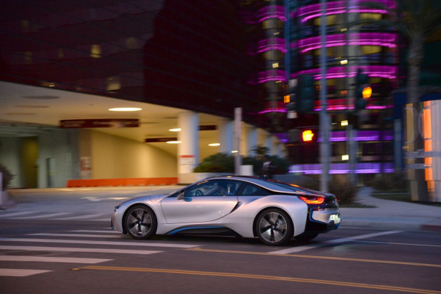 「なぜ電気自動車が必要なのか、ホントの理由は？【BMW i8試乗(4)】」の4枚目の画像