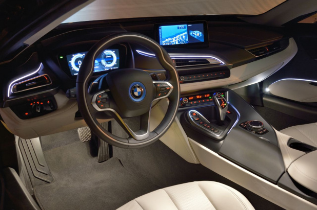 「i8の走りを盛り上げる装置とは？【BMW i8試乗(3)】」の2枚目の画像