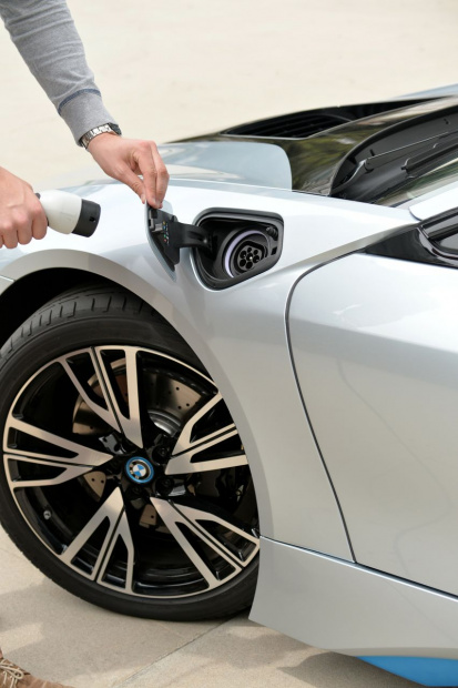 「なぜ電気自動車が必要なのか、ホントの理由は？【BMW i8試乗(4)】」の3枚目の画像