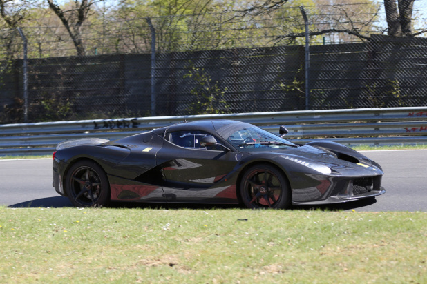 「フェラーリ「599FXX」の後継車「ラ・フェラーリXX」をキャッチ」の16枚目の画像