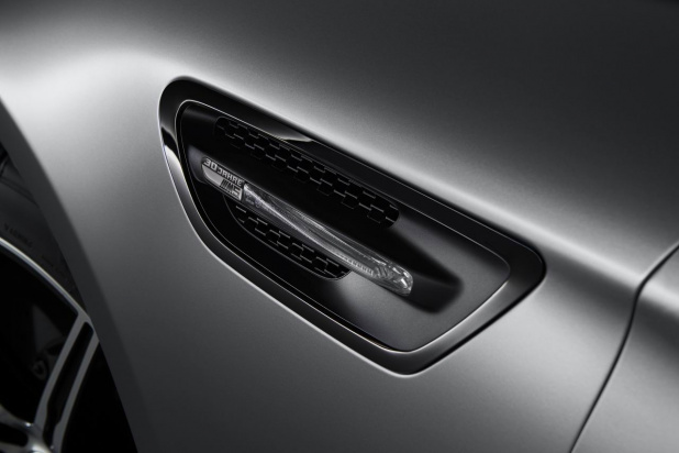 「BMW「M5 」30周年記念車は600馬力」の3枚目の画像