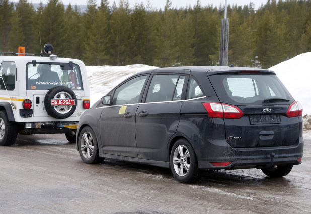 「3列7名乗りフォード「グランドCマックス」をスクープ!」の9枚目の画像