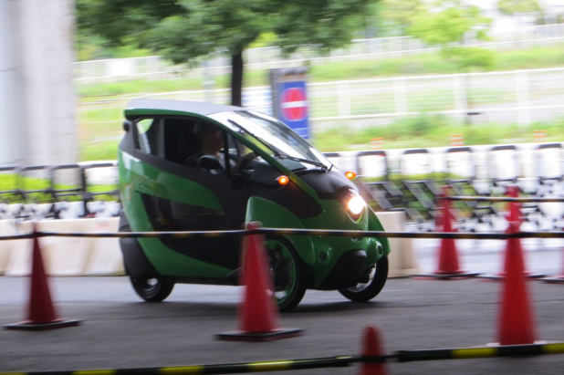 「トヨタi-ROADに乗る!「人とくるまのテクノロジー展2014」【動画】」の18枚目の画像