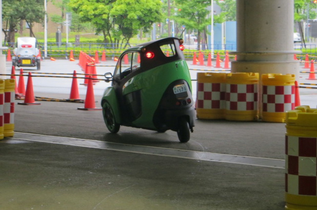 「トヨタi-ROADに乗る!「人とくるまのテクノロジー展2014」【動画】」の15枚目の画像