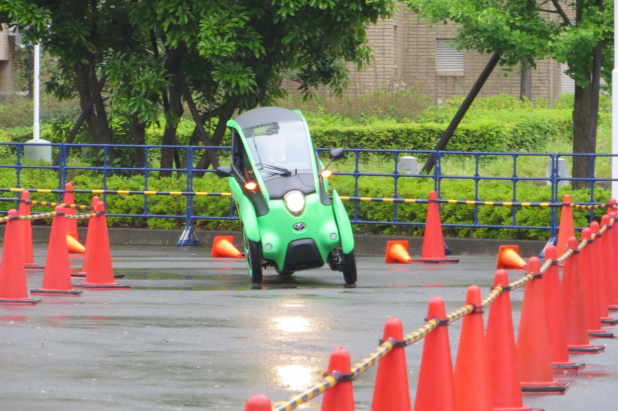 「トヨタi-ROADに乗る!「人とくるまのテクノロジー展2014」【動画】」の16枚目の画像