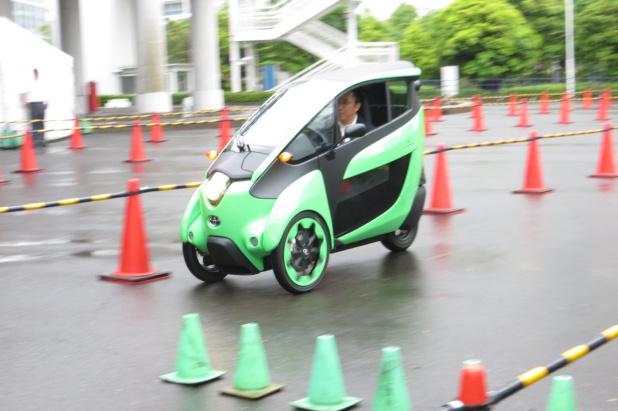 「トヨタi-ROADに乗る!「人とくるまのテクノロジー展2014」【動画】」の12枚目の画像