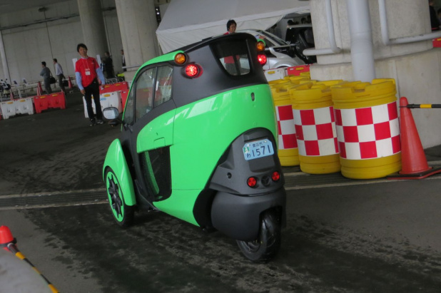 「トヨタi-ROADに乗る!「人とくるまのテクノロジー展2014」【動画】」の4枚目の画像