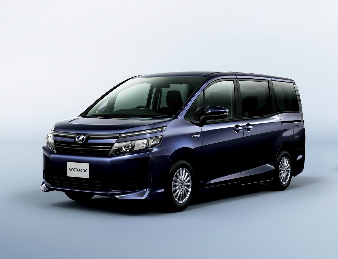 Voxy1401 07 画像 14年4月登録車セールスランキング トヨタ ヴォクシーが3位に大躍進 Clicccar Com