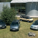 「ルノー・エスパス」画像ギャラリー ─ 30周年大ヒットのフレンチミニバン【動画】 - 4 generations of Renault Espace