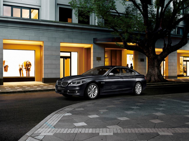 「BMW 5の特別仕様車は50万円お得な715万円からの価格」の2枚目の画像
