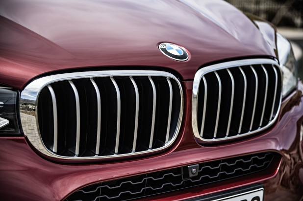 「BMW『X6』画像ギャラリー ─ 力感あふれるフロントマスクに変身」の3枚目の画像