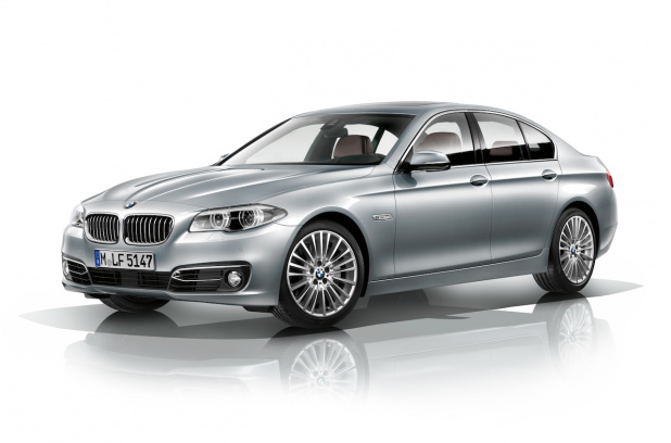 「BMW 5シリーズ「アダプティブLEDヘッドライト」拡大採用で精悍な顔に」の2枚目の画像