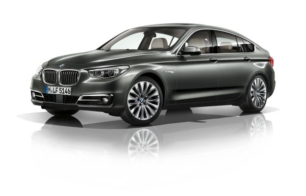 「BMW 5シリーズ「アダプティブLEDヘッドライト」拡大採用で精悍な顔に」の1枚目の画像