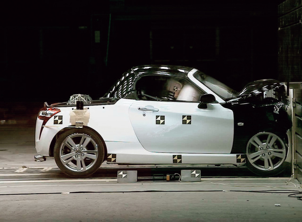 「ダイハツ新型「コペン」フルモデルチェンジ! エコカー免税の軽自動車オープンカー」の5枚目の画像