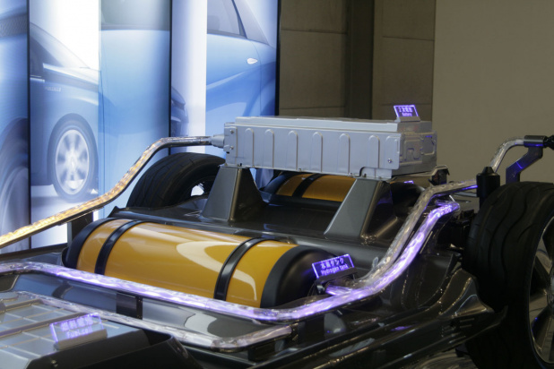 「トヨタ市販燃料電池車の外観、販売チャンネルを公表！」の6枚目の画像