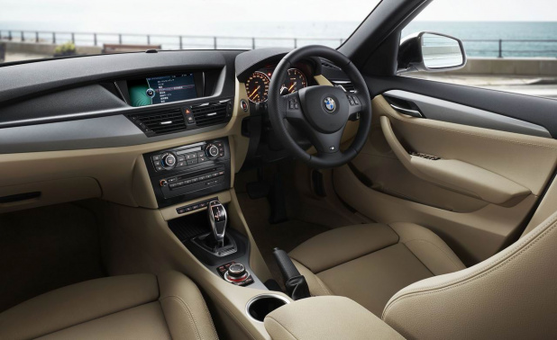 「BMW X1 Exclusive Sportは57万円高で85万円分のお買い得価格」の4枚目の画像