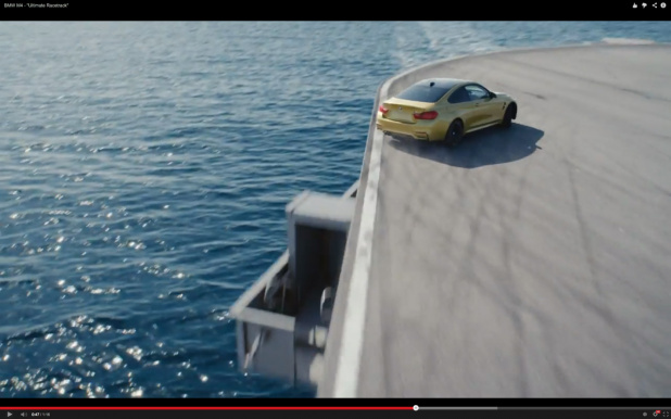「BMWの走りを表現するステージは空母！【動画】」の1枚目の画像