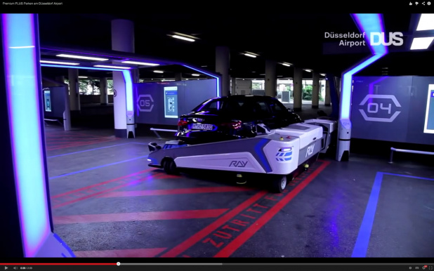 「空港の駐車ロボットがスゴい…のか?【動画】」の2枚目の画像