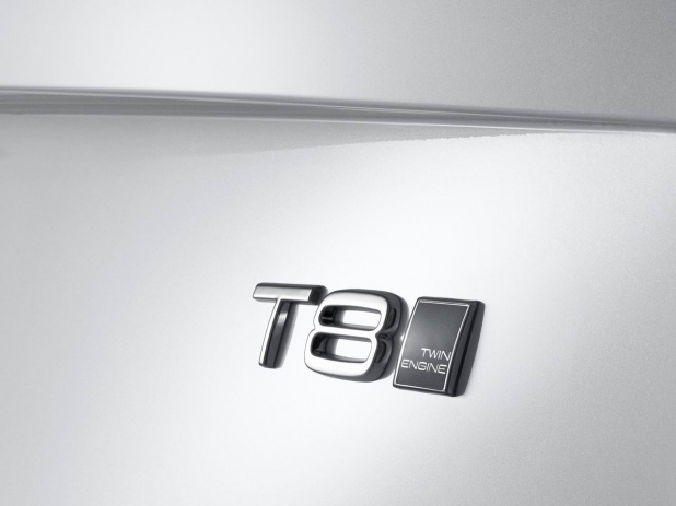 「ボルボが「ツインエンジン」ハイブリッドのXC90 T8を2014年内に発表！」の1枚目の画像
