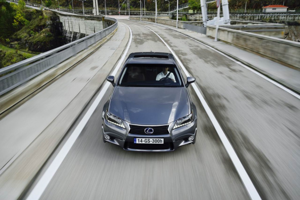 lexus_salesGS_300h_2013_EXT_02