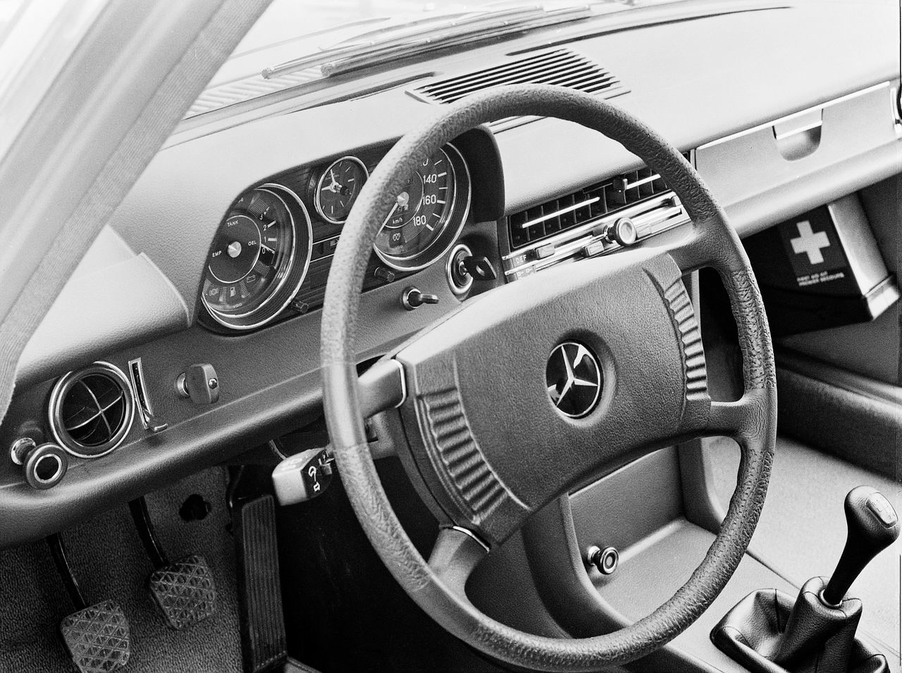 「メルセデス・ベンツ「乗用車用5気筒ディーゼル」40年の歴史」の1枚目の画像