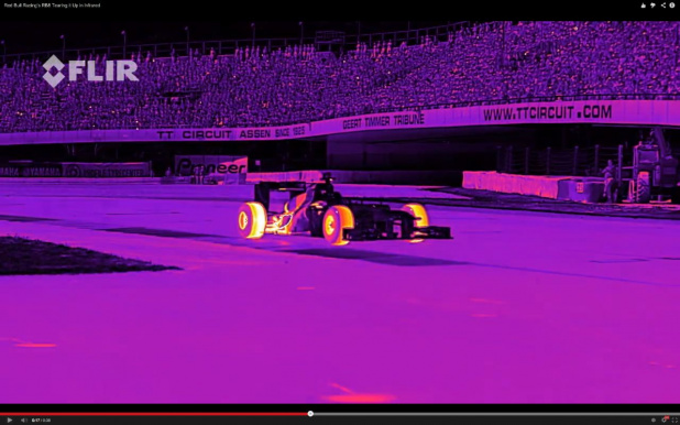 「F1のタイヤ温度が目で見えた！　赤外線撮影の映像が衝撃的【動画】」の1枚目の画像