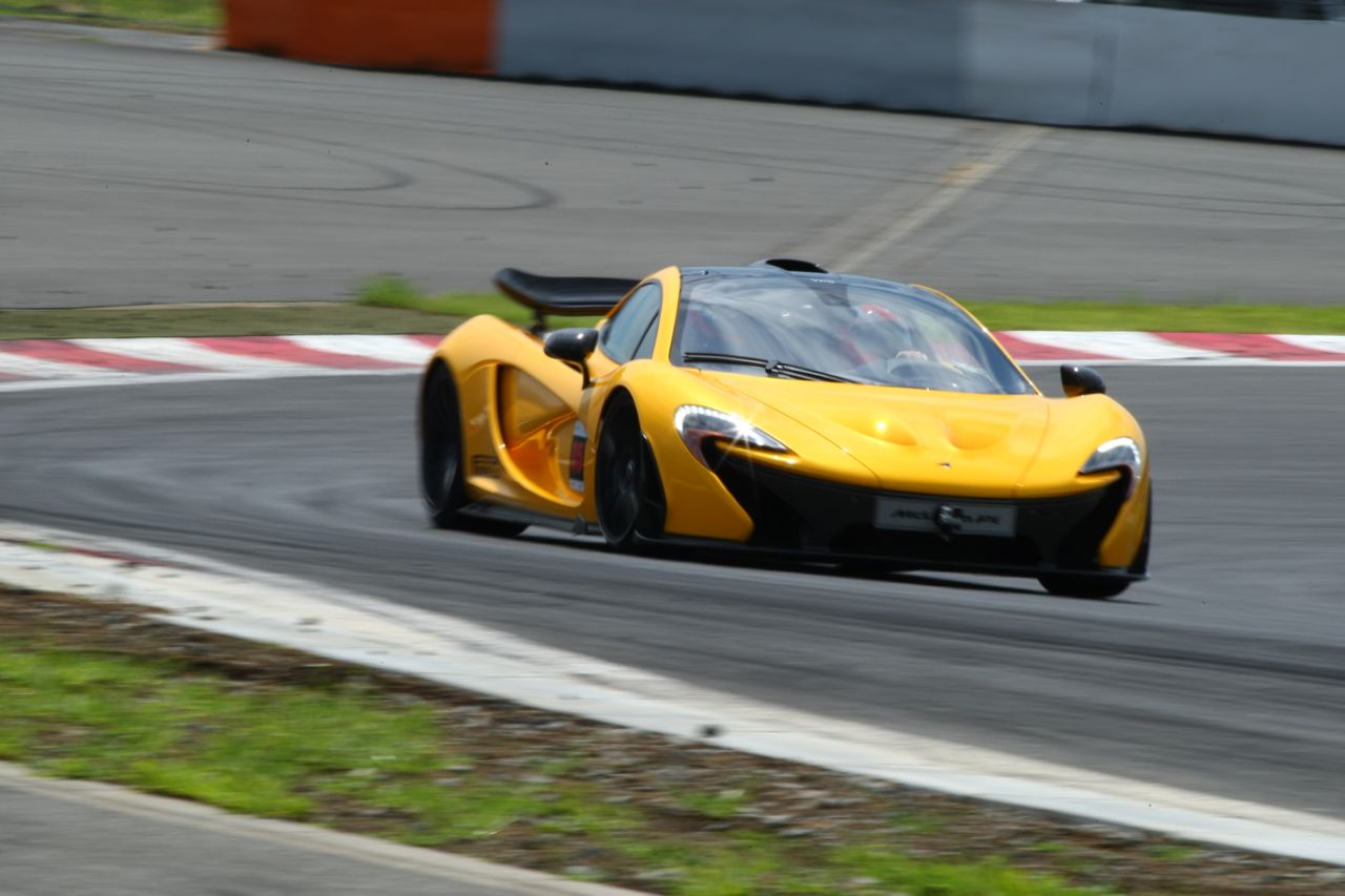 Mclaren 18 画像 超高級スーパーカー マクラーレン がfswに集合すると Clicccar Com