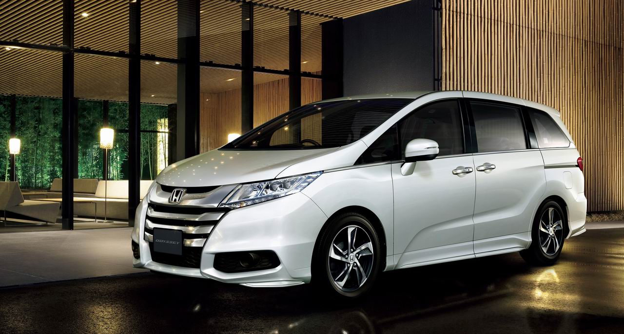 Новосибирске хонда одиссей. Honda Odyssey 2016 Japan. Хонда Одиссей Абсолют. Комплектации Хонда Одиссей. Хонда Одиссей для японского рынка 4 поколения Абсолют.