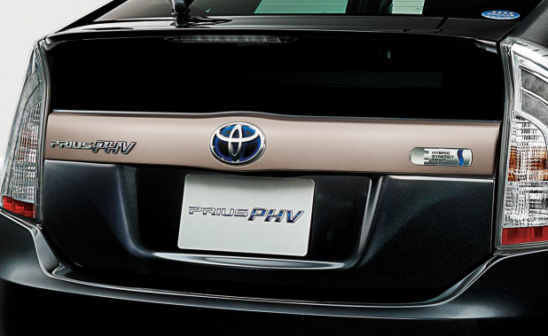 「まるでプリウス・エボ!? トヨタ・プリウスPHVにゴールドのオプションを5万9400円で設定」の4枚目の画像