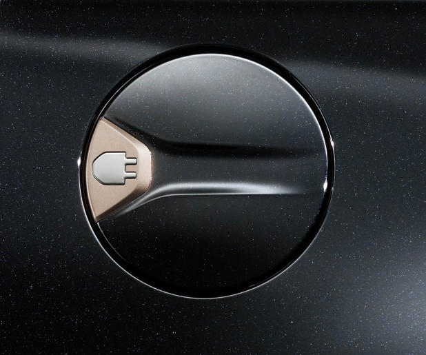 「まるでプリウス・エボ!? トヨタ・プリウスPHVにゴールドのオプションを5万9400円で設定」の5枚目の画像