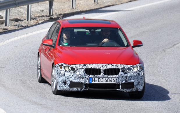 「新型BMW3シリーズ セダン／ツーリングをダブルスクープ!」の1枚目の画像
