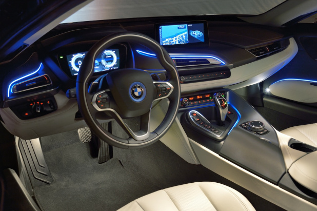 「BMW i8 価格1917万円だけの価値はある？」の1枚目の画像