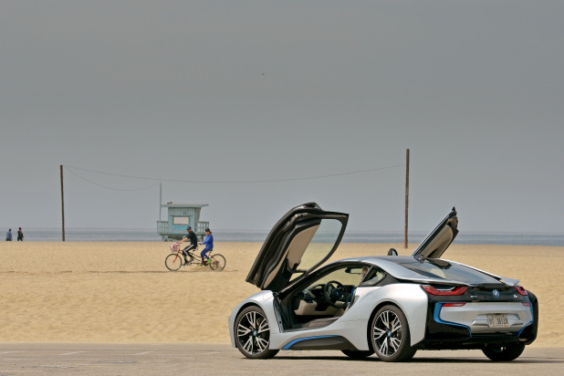 「BMW i8 価格1917万円だけの価値はある？」の5枚目の画像