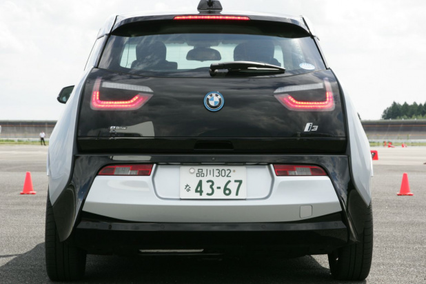 「BMW i3からまったく変わるタイヤの常識!? 未発売ブリヂストンologicに乗って感じた可能性大！」の30枚目の画像