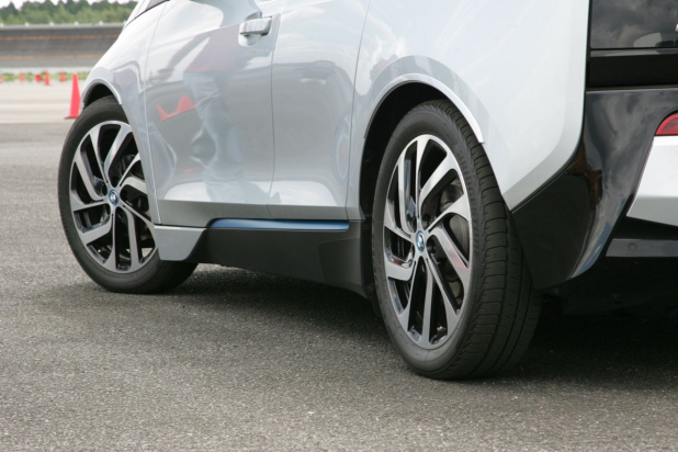 「BMW i3からまったく変わるタイヤの常識!? 未発売ブリヂストンologicに乗って感じた可能性大！」の22枚目の画像