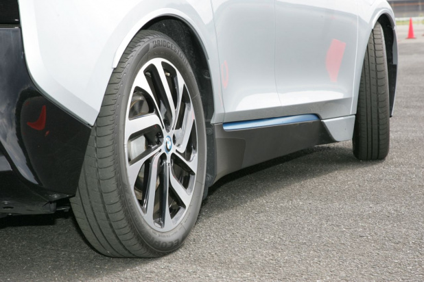 「BMW i3からまったく変わるタイヤの常識!? 未発売ブリヂストンologicに乗って感じた可能性大！」の21枚目の画像