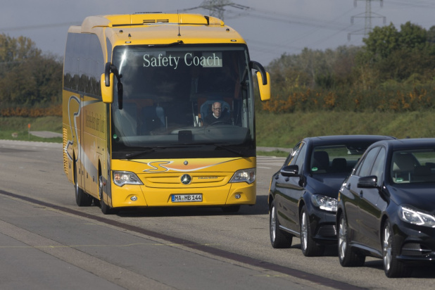 「世界でもっとも安全なバス、進化したメルセデス・ベンツ「トラベゴ」」の2枚目の画像